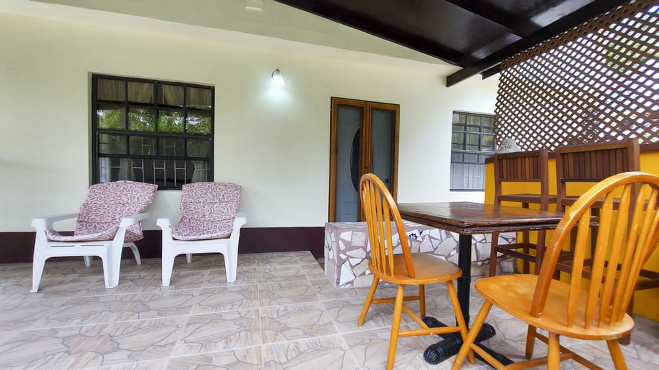 Veranda with several seating options