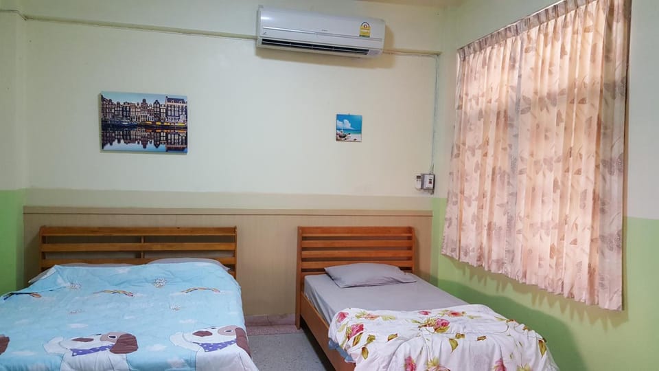 Desk, free WiFi, bed sheets