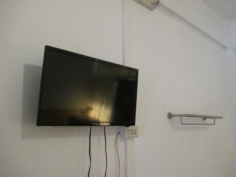 Standard Double Room | Desk, free WiFi, bed sheets
