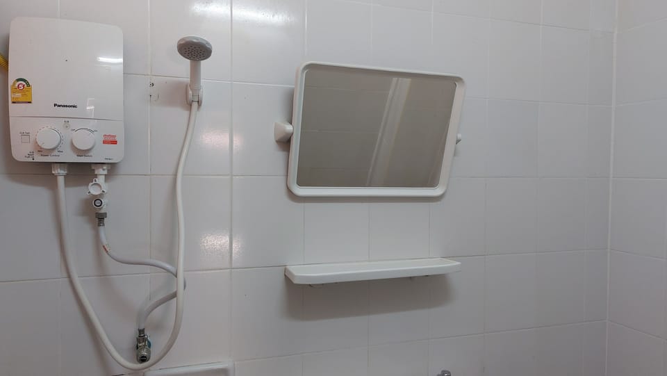Standard Double Room | Bathroom | Shower, free toiletries, towels, soap