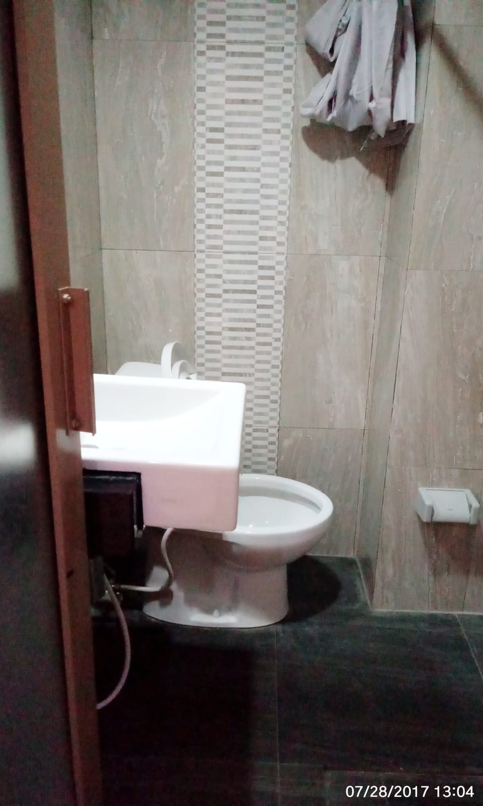 Shower, free toiletries