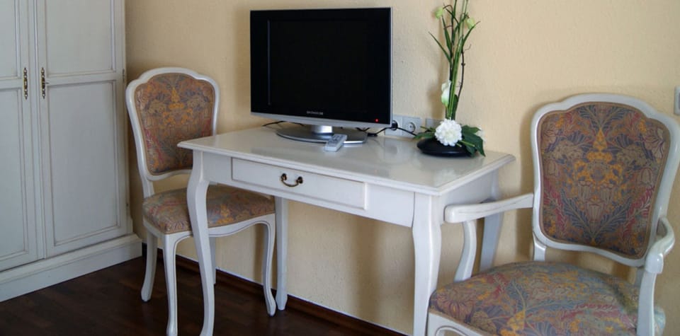 Double Room | Desk, soundproofing, free WiFi, bed sheets