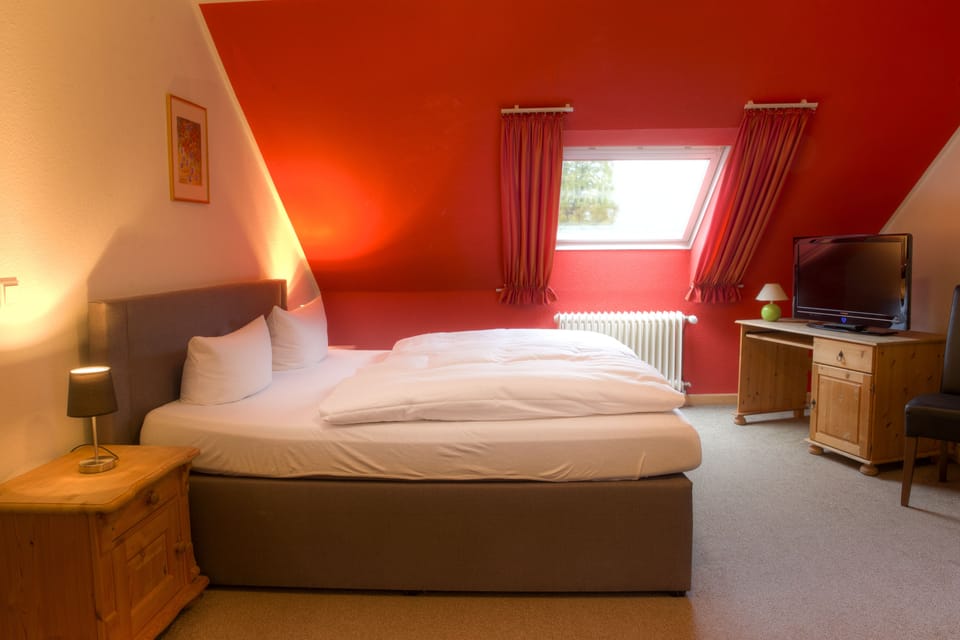Double Room | Desk, soundproofing, free WiFi, bed sheets