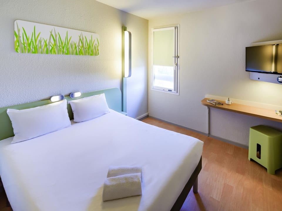 Double Room | Desk, free WiFi, bed sheets