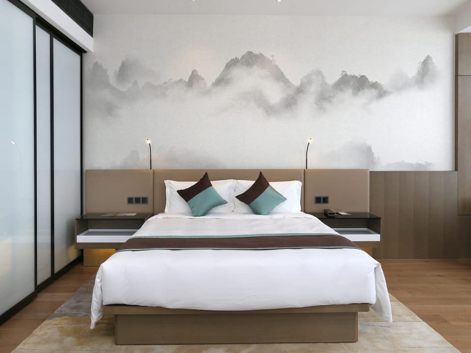 Free minibar items, desk, free WiFi, wheelchair access