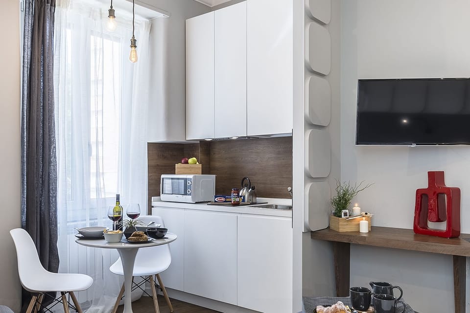 Deluxe Studio | Private kitchenette | Espresso maker, coffee/tea maker, fridge, electric kettle