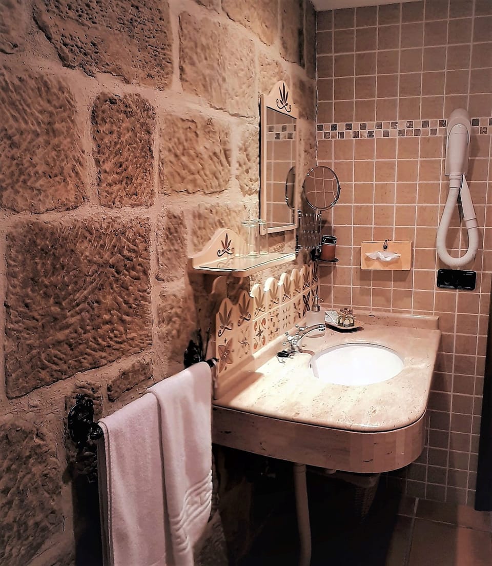 Superior Double Room, Non Smoking | Bathroom | Shower, free toiletries, hair dryer, bidet