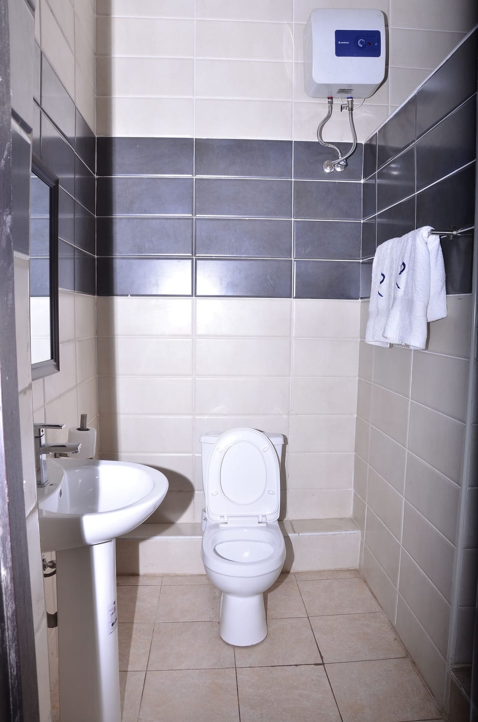 Deluxe Double Room, 1 King Bed, Non Smoking | Bathroom | Combined shower/tub, deep soaking tub, free toiletries, towels