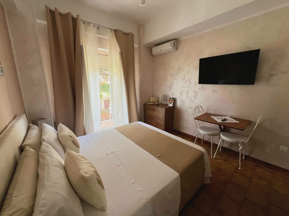 Room | In-room safe, desk, blackout drapes, iron/ironing board