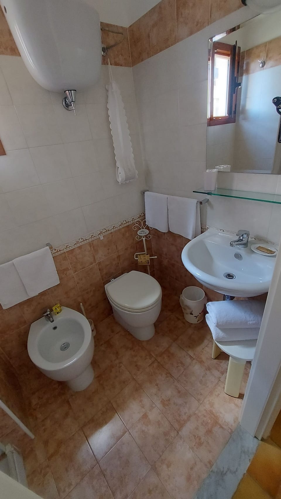 Room | Bathroom | Shower, hair dryer, bidet, towels