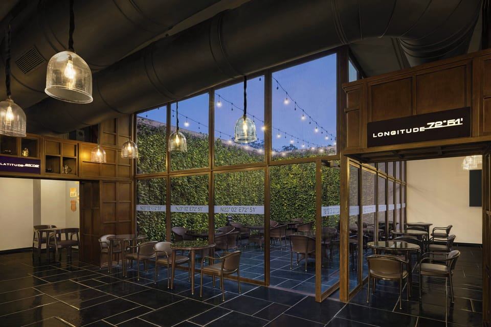 4 restaurants; breakfast, lunch, and dinner served