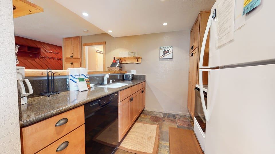 Condo, 1 Bedroom | Private kitchen | Fridge, microwave, oven, dishwasher