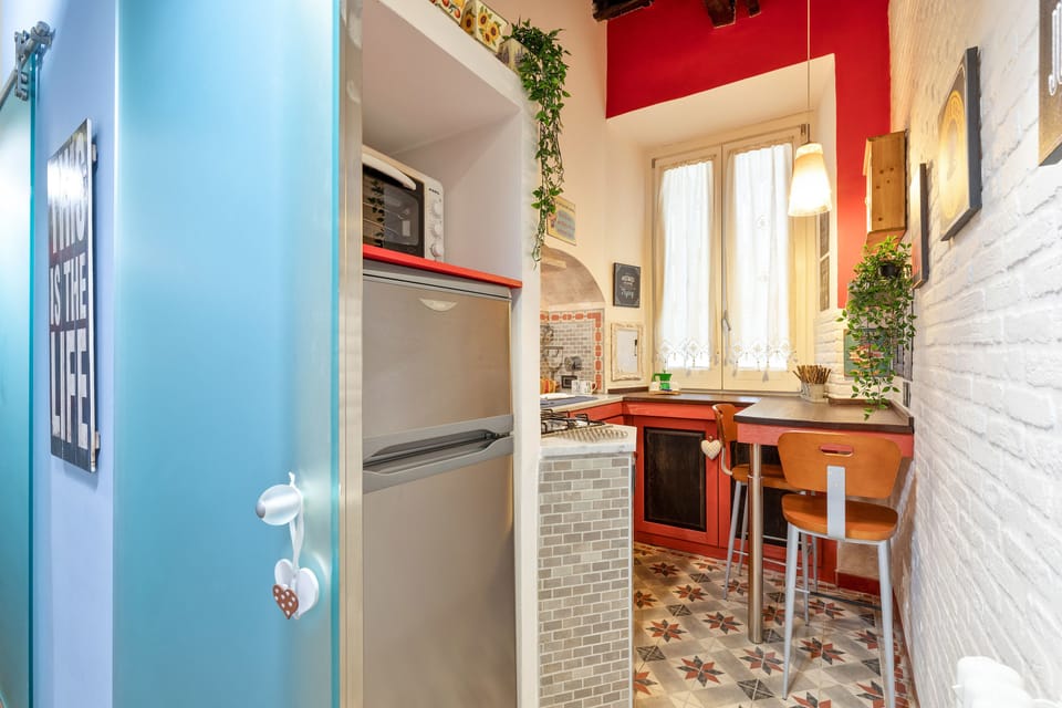 City Apartment, 1 Bedroom | Private kitchenette | Fridge, microwave, oven, stovetop