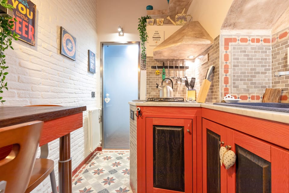 City Apartment, 1 Bedroom | Private kitchenette | Fridge, microwave, oven, stovetop