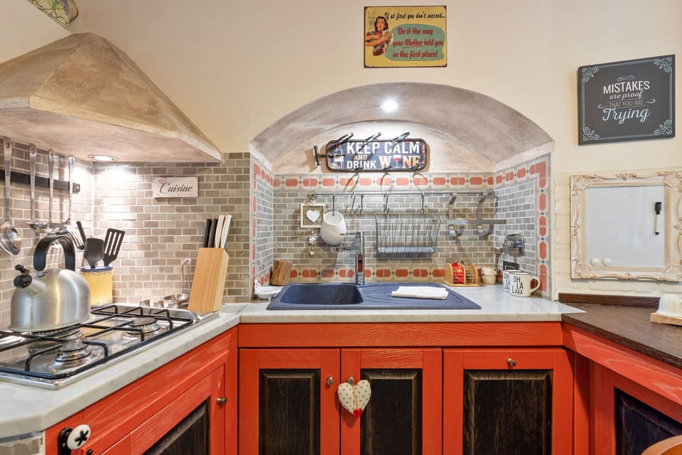 City Apartment, 1 Bedroom | Private kitchenette | Fridge, microwave, oven, stovetop