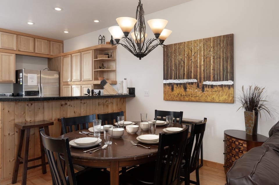 Townhome, 3 Bedrooms | Dining