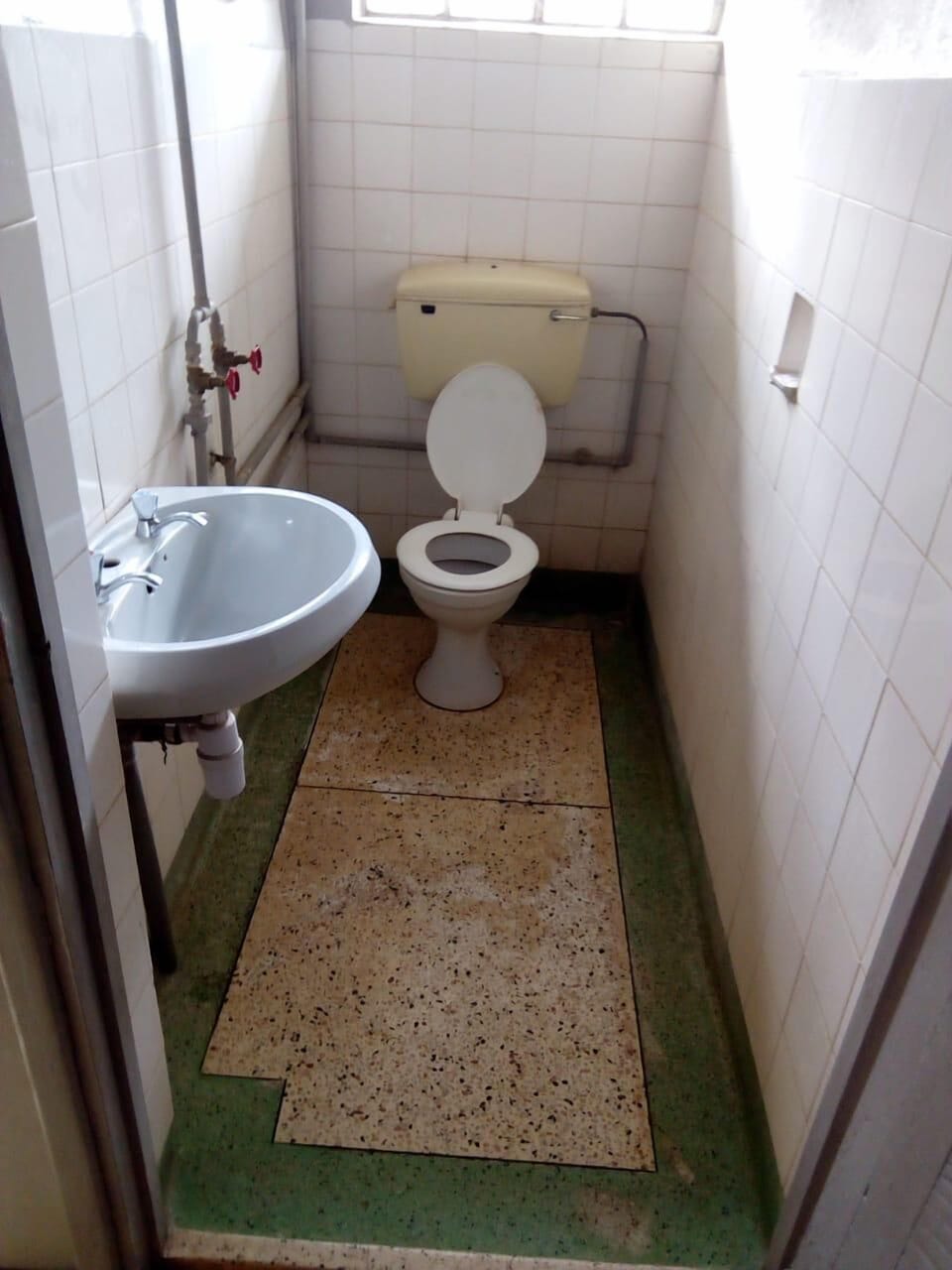 Standard Single Room | Bathroom | Shower, rainfall showerhead, free toiletries, slippers