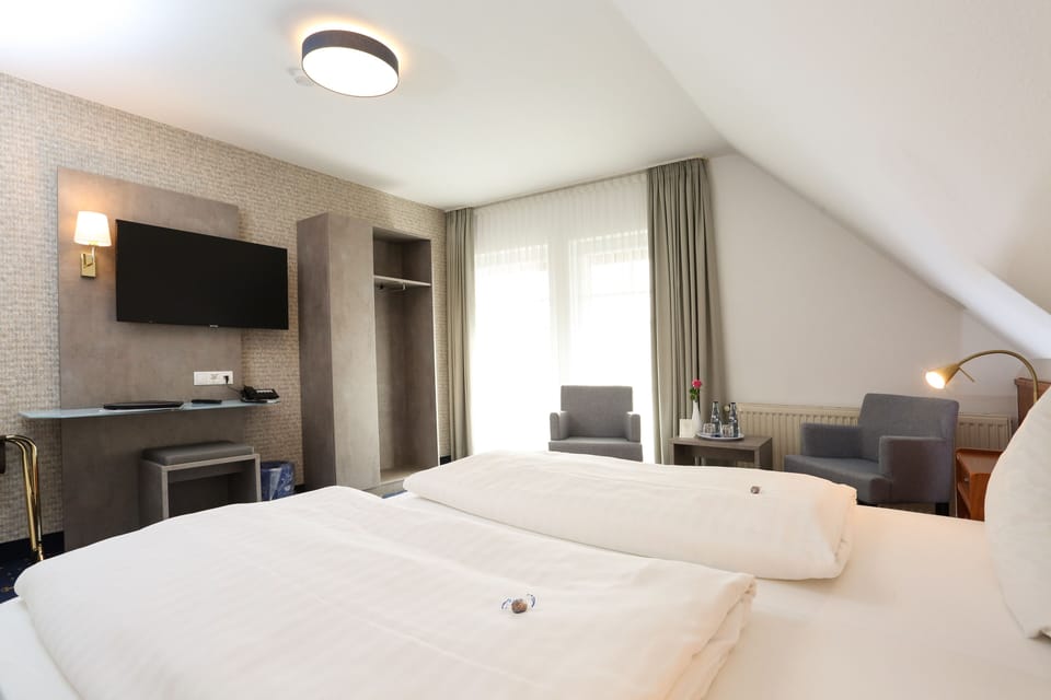 Standard Double Room, 1 Queen Bed, Non Smoking | Desk, blackout drapes, cribs (surcharge), WiFi (free)