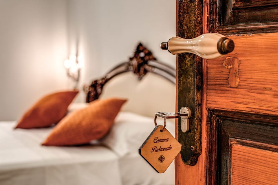 Deluxe Double Room, 1 Queen Bed | In-room safe, free WiFi, bed sheets