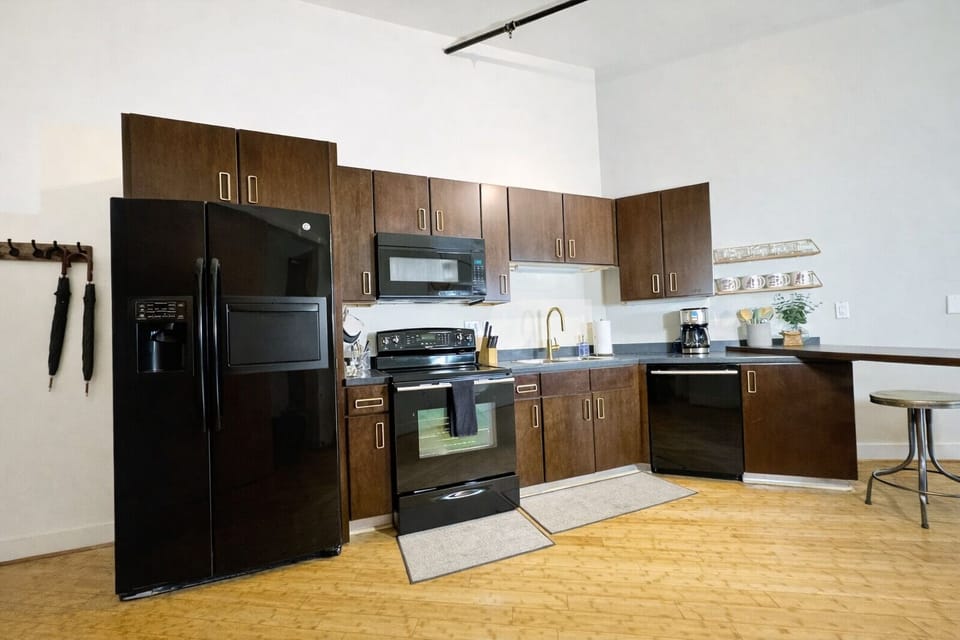 Full kitchen with standard coffee maker (we do not provide coffee).