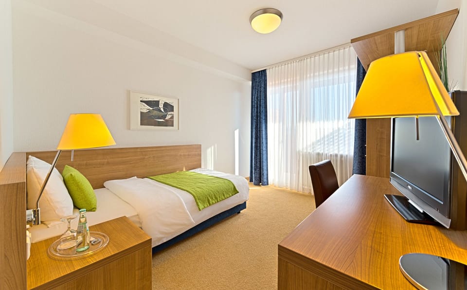 Premium bedding, in-room safe, desk, iron/ironing board