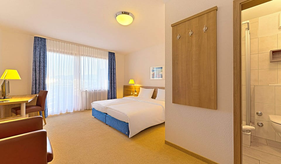 Premium bedding, in-room safe, desk, iron/ironing board