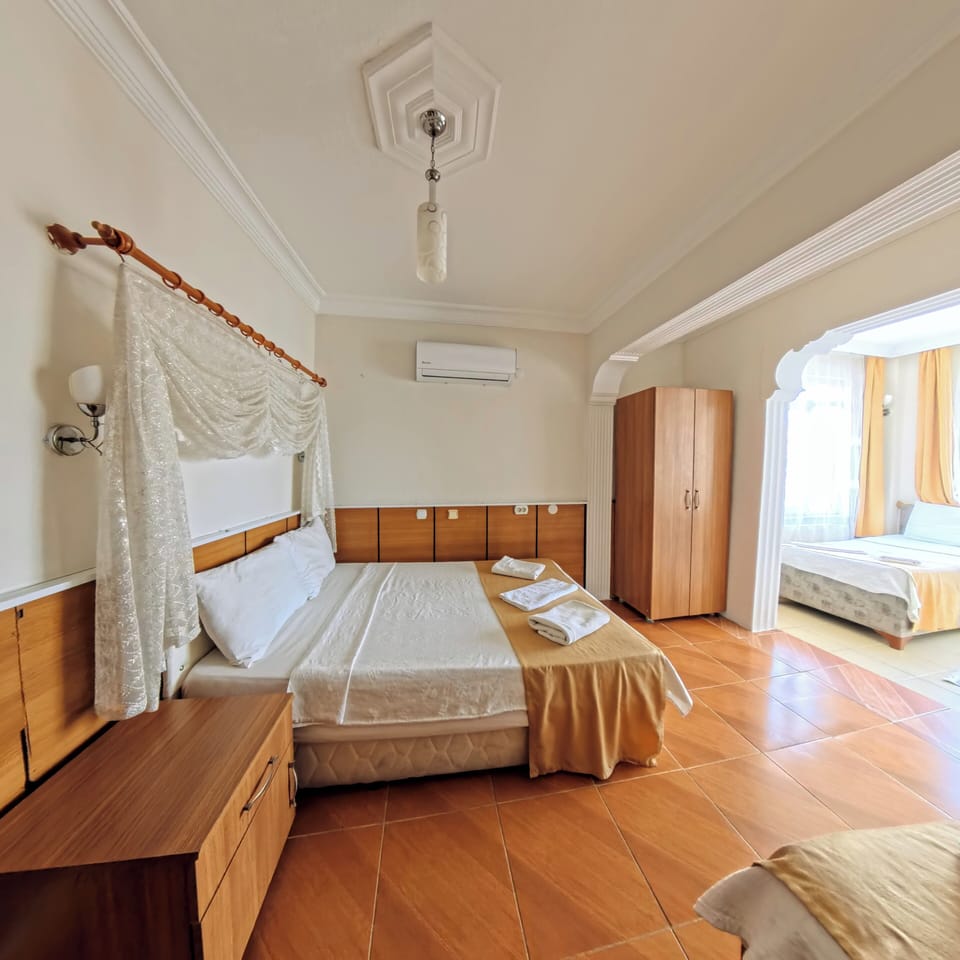 Family Room | Soundproofing, free rollaway beds, free WiFi, bed sheets