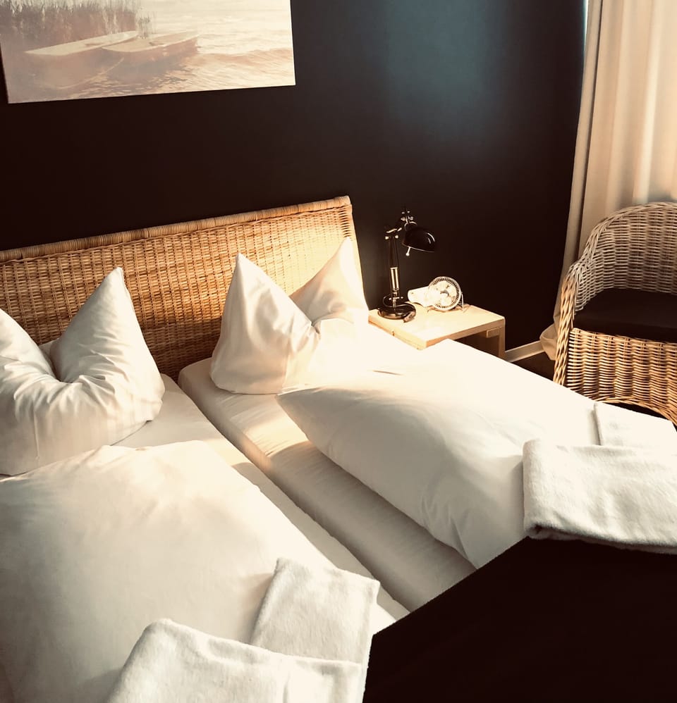 Double Room | Desk, free WiFi, bed sheets