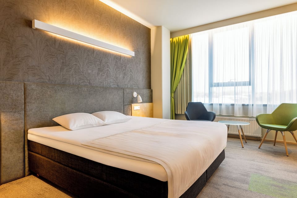 Superior Double or Twin Room | In-room safe, desk, blackout drapes, iron/ironing board