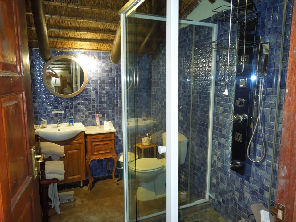 Family Room, 1 Bedroom | Bathroom | Free toiletries, hair dryer, towels, soap