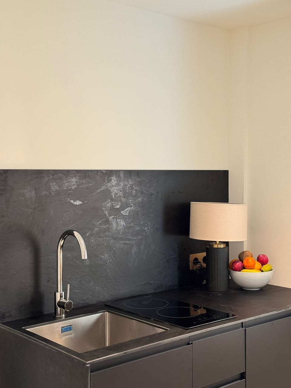 Deluxe Double Room, 1 Queen Bed, Kitchenette, Tower | Private kitchen | Shared fridge, shared microwave, cookware/dishes/utensils