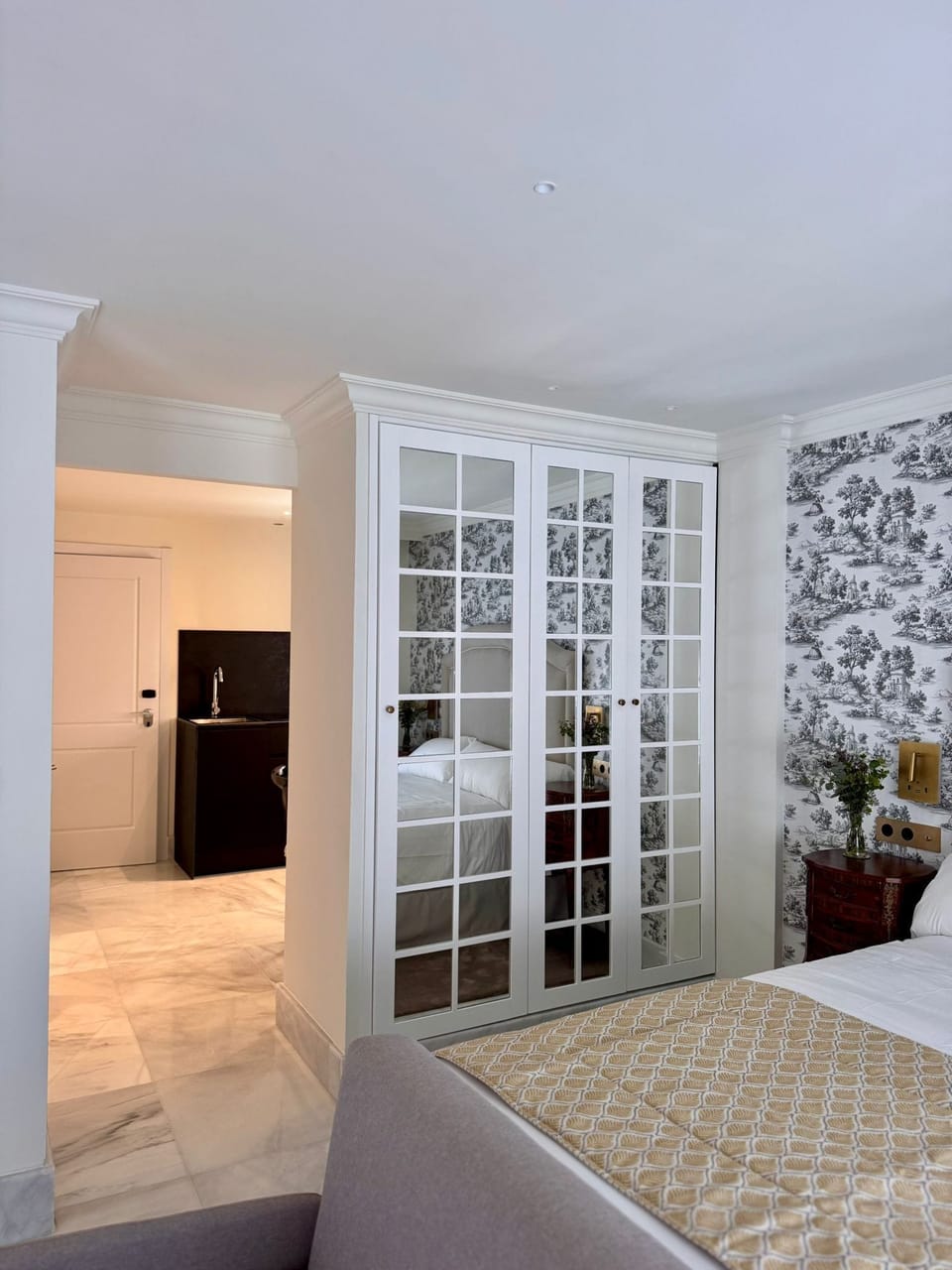 Deluxe Double Room, 1 Queen Bed, Kitchenette, Tower | Down comforters, memory foam beds, minibar, in-room safe