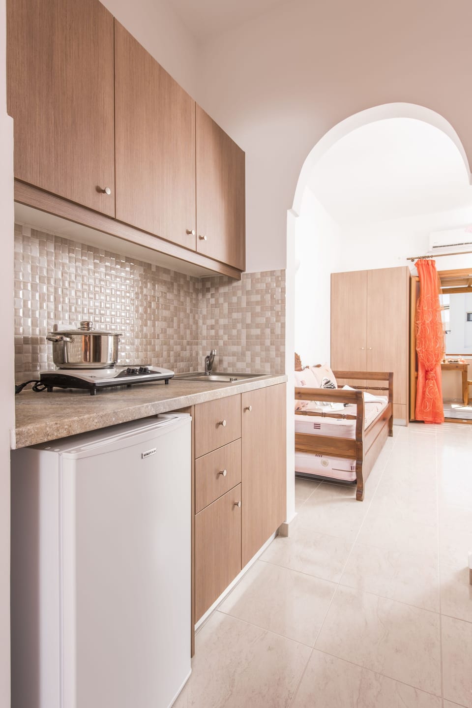 Superior Apartment | Private kitchenette | Fridge, coffee/tea maker, electric kettle