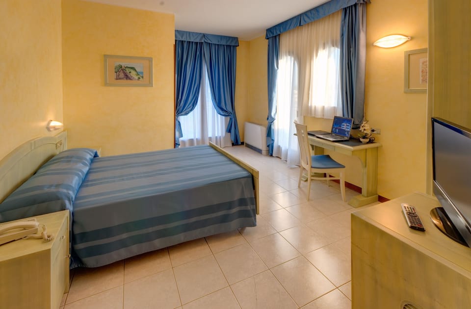 Business Double Room | Pillowtop beds, minibar, in-room safe, desk