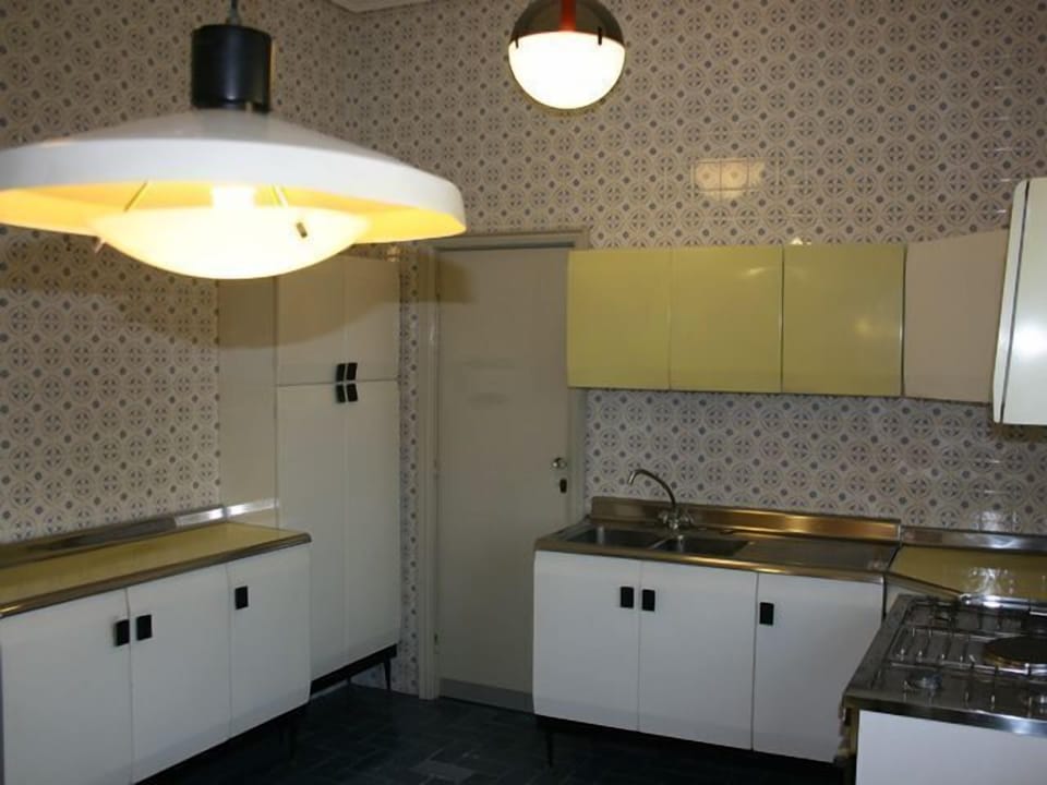 Double Room | Private kitchen | Fridge, stovetop, coffee/tea maker, cookware/dishes/utensils