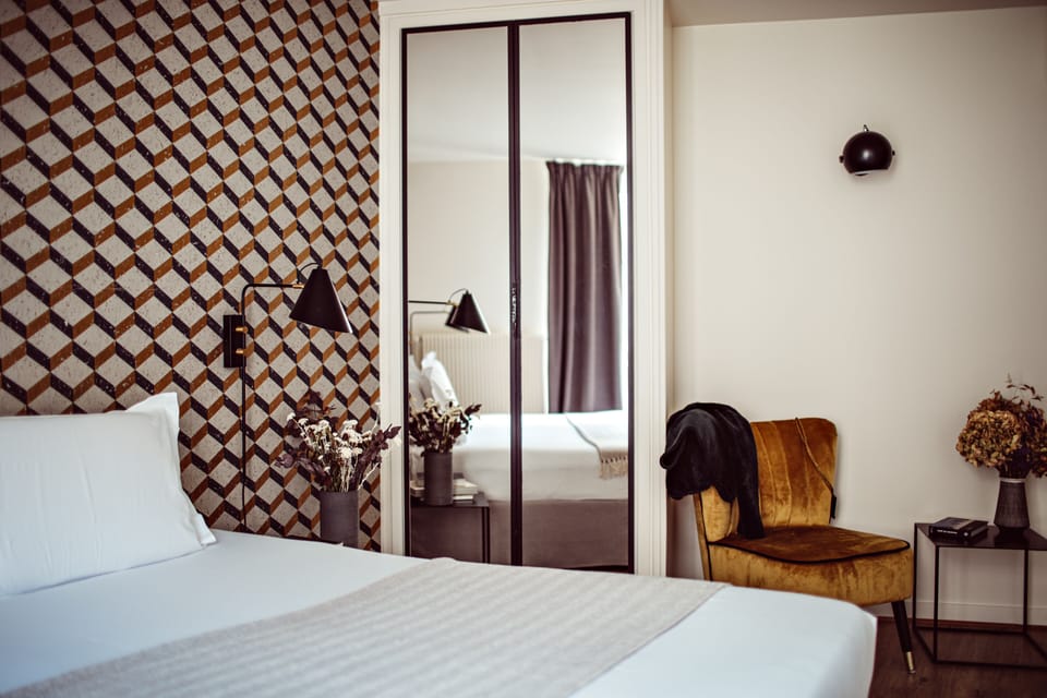 Chambre Exécutive Familiale | Minibar, in-room safe, desk, blackout drapes