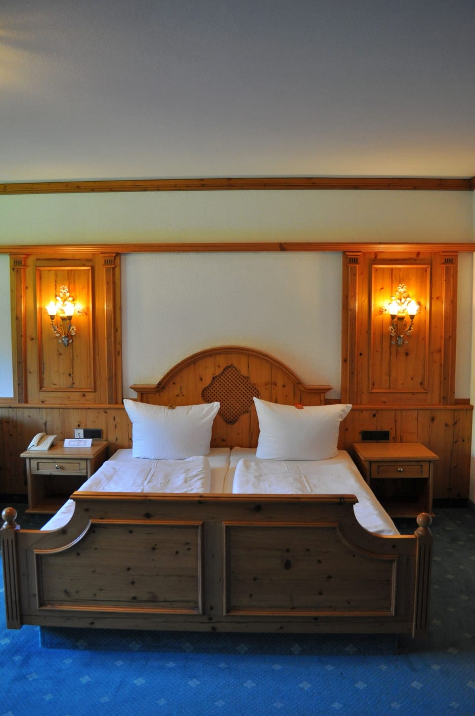Superior Double Room | Minibar, in-room safe, desk, laptop workspace