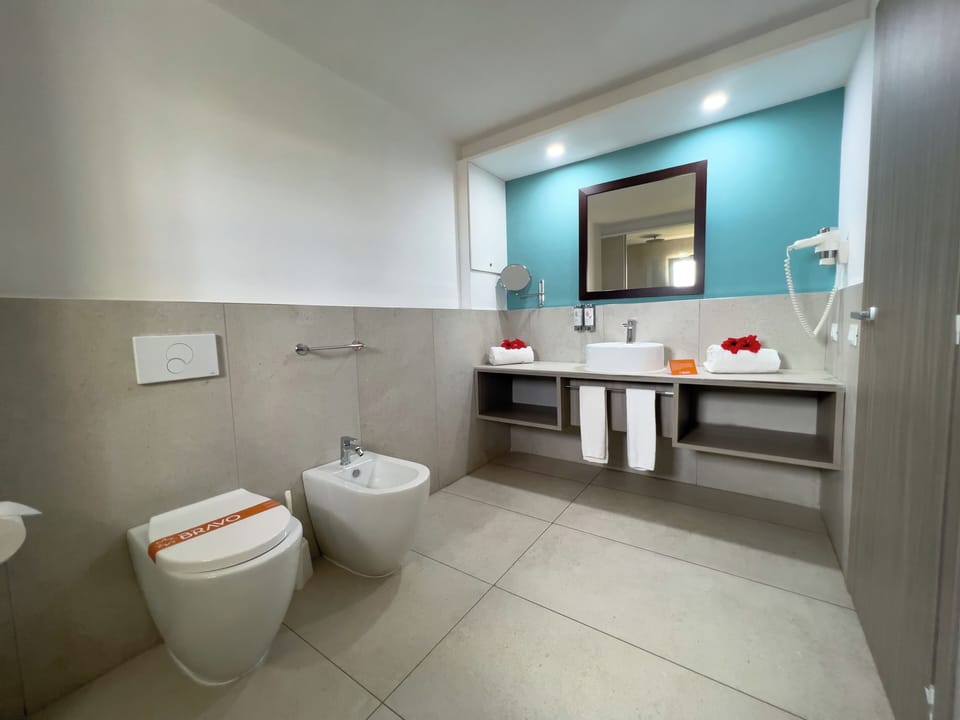 Superior Double Room, Sea View | Bathroom | Shower, rainfall showerhead, eco-friendly toiletries, hair dryer