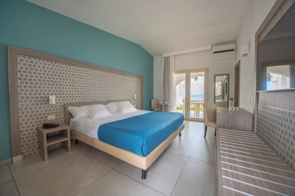 Superior Double Room, Sea View | Minibar, desk, blackout drapes, WiFi (free)