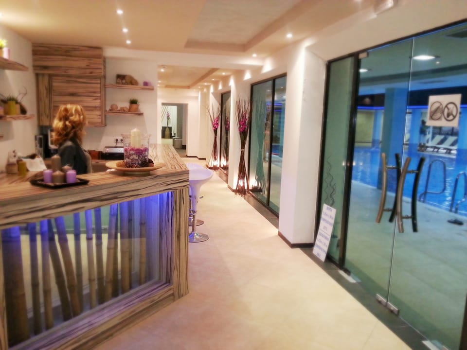 Sauna, steam room, body treatments, aromatherapy, hot stone massages