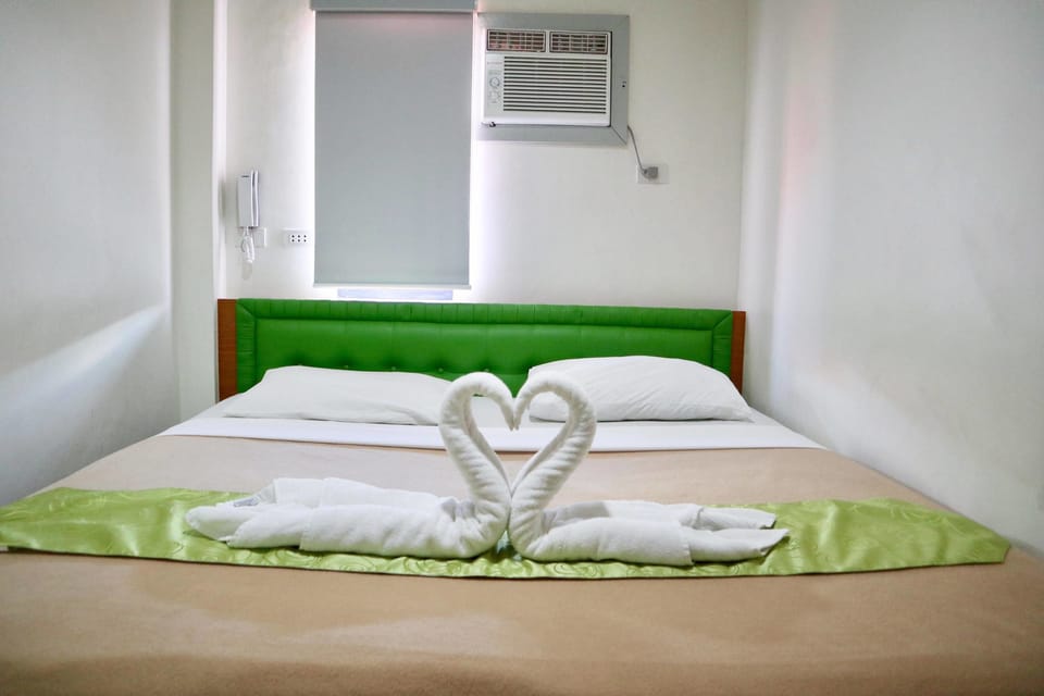 Standard Room, 1 Queen Bed | Blackout drapes, soundproofing, iron/ironing board, free WiFi