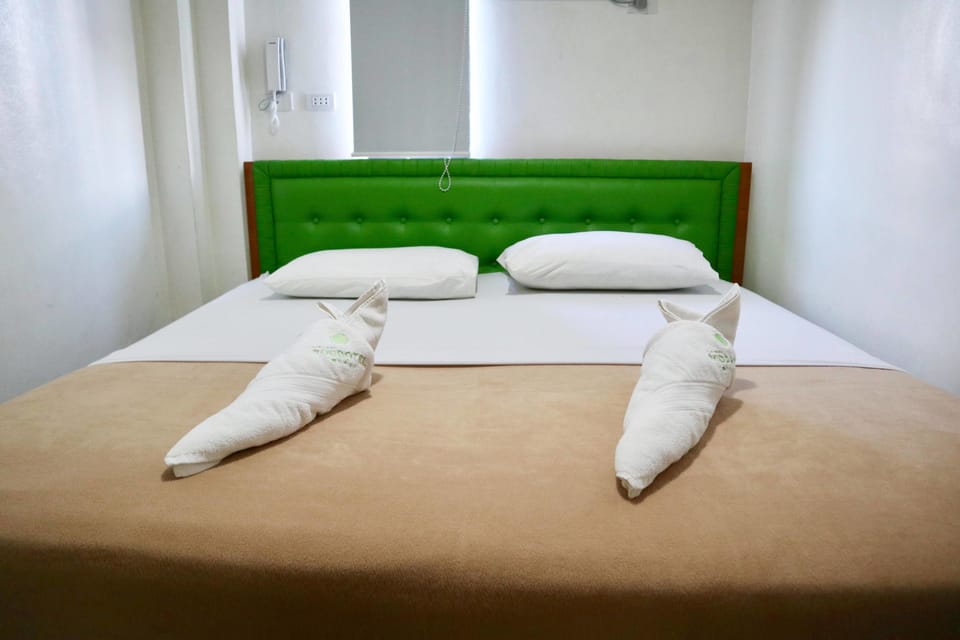 Standard Room, 1 Queen Bed | Blackout drapes, soundproofing, iron/ironing board, free WiFi