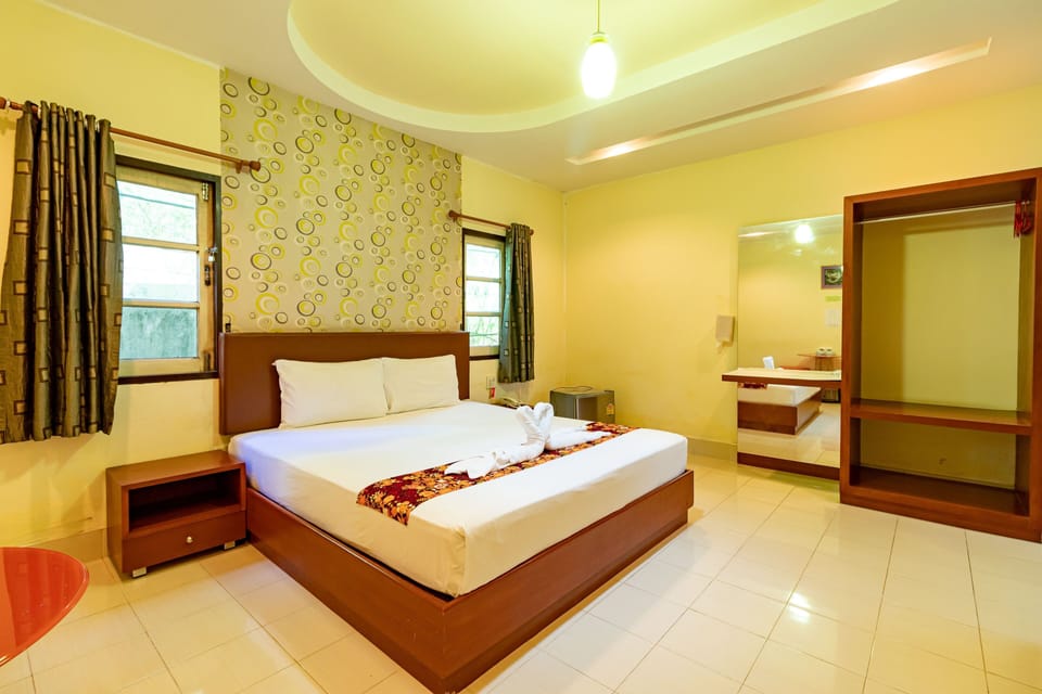 Standard Double Room, 1 Double Bed, Non Smoking | WiFi (free), bed sheets