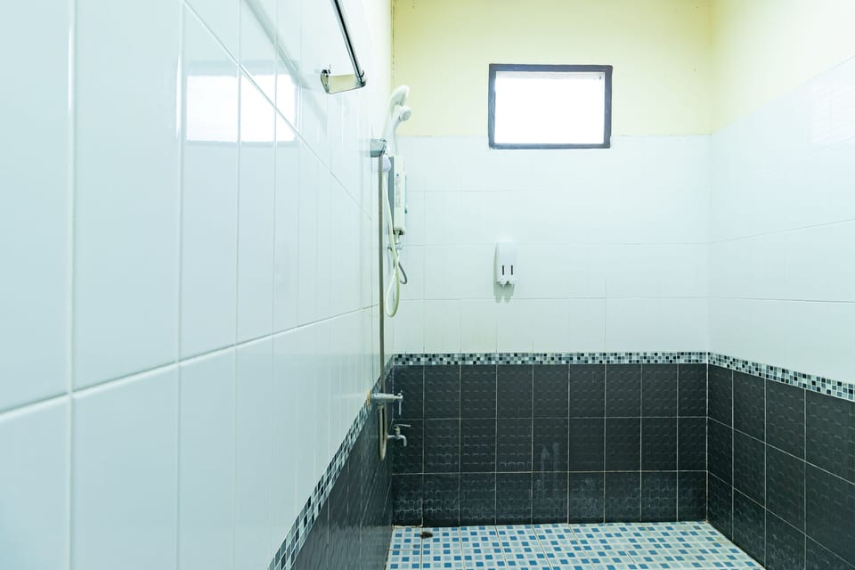 Standard Double Room, 1 Double Bed, Non Smoking | Bathroom shower