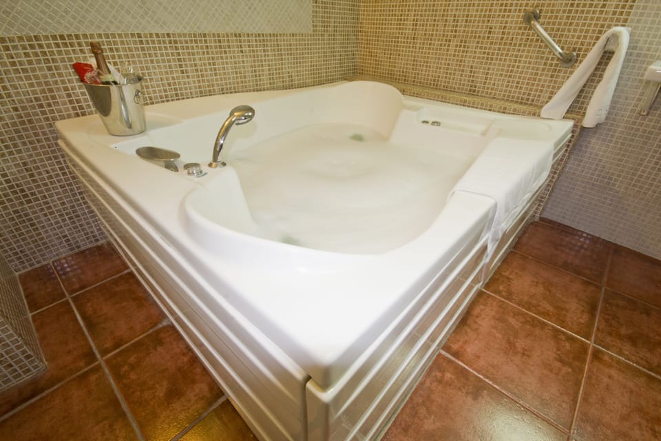 Superior Double Room, Jetted Tub | Jetted tub