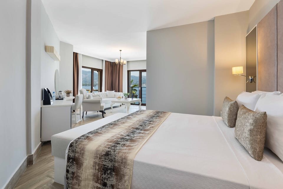 Suit Room | Premium bedding, Select Comfort beds, minibar, in-room safe