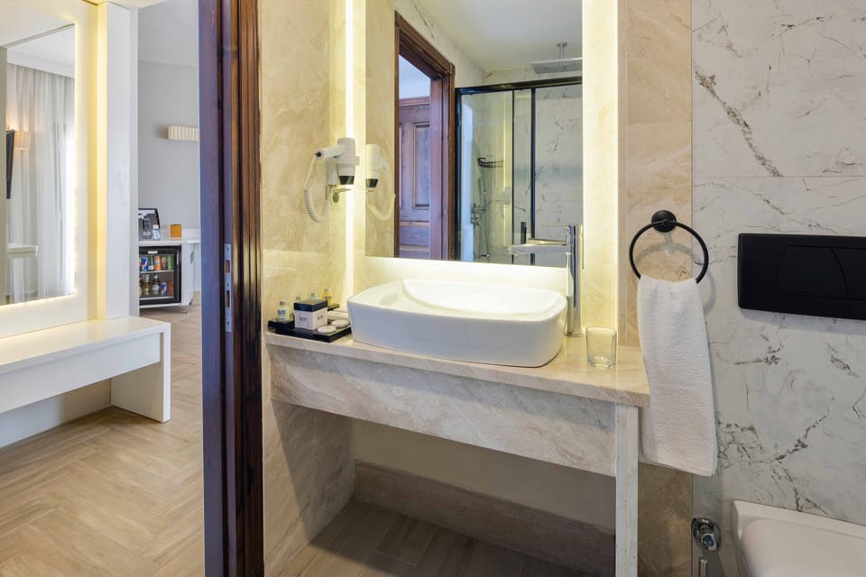 Premium Double Room | Premium bedding, Select Comfort beds, minibar, in-room safe