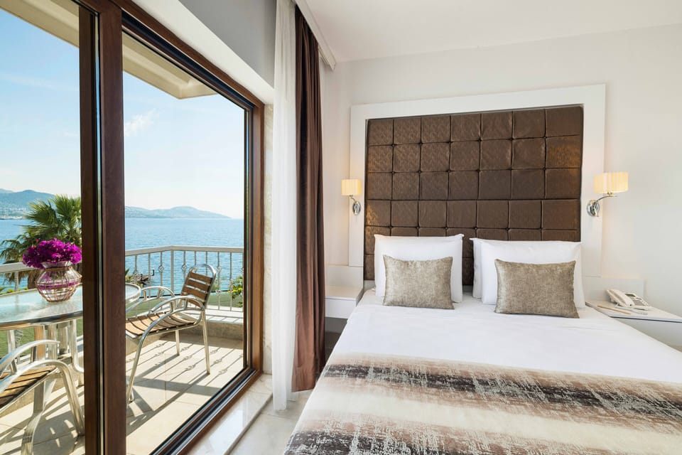 Room | Premium bedding, Select Comfort beds, minibar, in-room safe