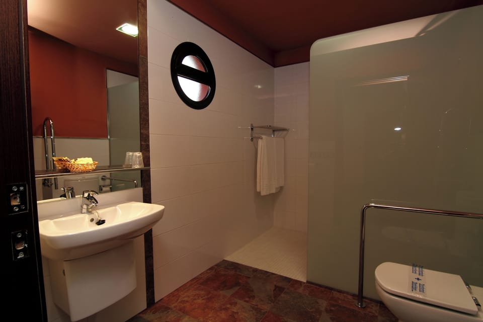 Double or Twin Room | Bathroom | Shower, free toiletries, hair dryer, towels