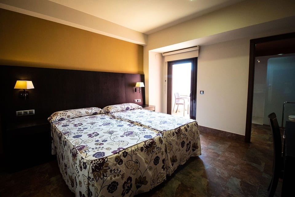 Double or Twin Room | Desk, laptop workspace, soundproofing, WiFi (free)